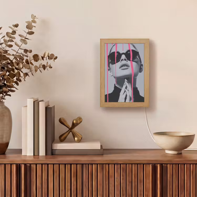 Portret - Vrouw - Zonnebril - Verfdruppels Light Box met kabel (Tafellamp) klein -sfeer2