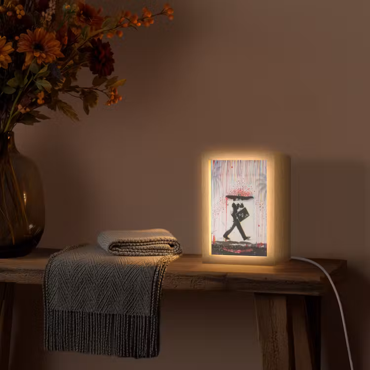Regen - Graffiti - Man - Banksy Style Light Box met kabel (Tafellamp) klein -sfeer4