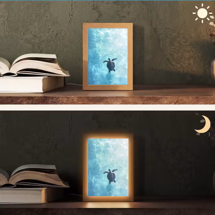 Schildpad - Zee - Blauw - Schittering Light Box met kabel (Tafellamp) klein -sfeer3