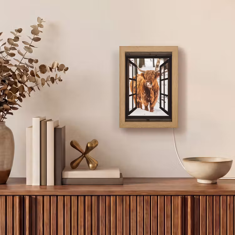 Schotse Hooglander - Sneeuw - Natuur - Dieren - Doorkijk - Winter Light Box met kabel (Tafellamp) klein -sfeer2