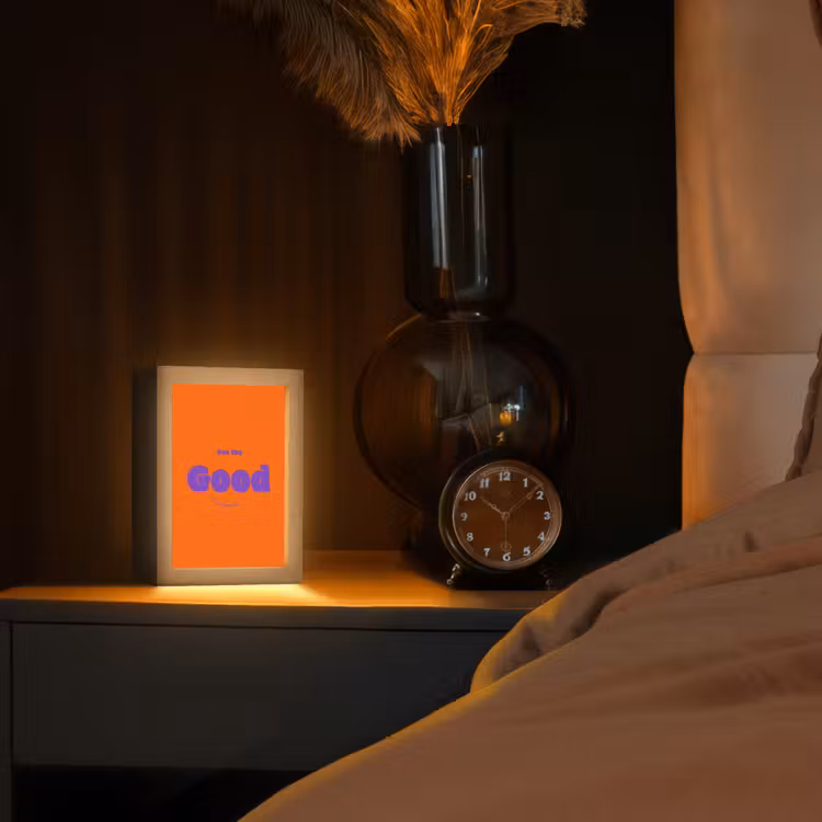 See the good - Paars - Oranje - Smiley Light Box met kabel (Tafellamp) klein -sfeer1