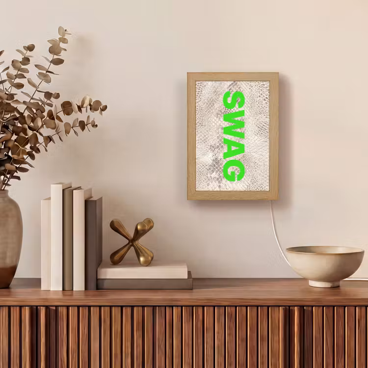 Slangenprint - SWAG - Neon - Groen Light Box met kabel (Tafellamp) klein -sfeer2