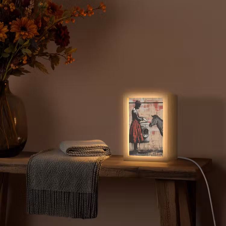 Street art - Zebra - Vrouw - Dieren - Graffiti - Banksy Style Light Box met kabel (Tafellamp) klein -sfeer4