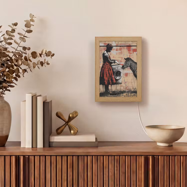 Street art - Zebra - Vrouw - Dieren - Graffiti - Banksy Style Light Box met kabel (Tafellamp) klein -sfeer2