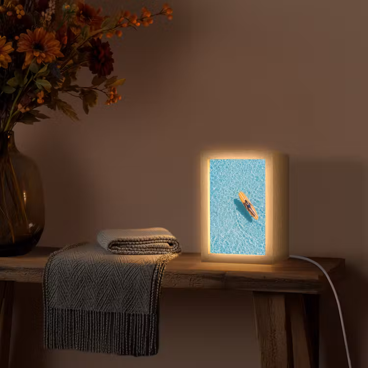 Surfboard - Water - Badpak - Oranje Light Box met kabel (Tafellamp) klein -sfeer4