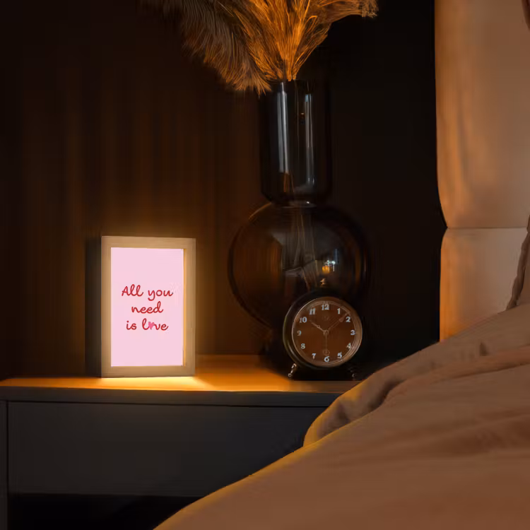 Tekst - Roze - Love - Hart Light Box met kabel (Tafellamp) klein -sfeer1