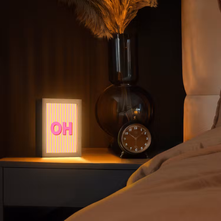 Tekst - Strepen - Roze Light Box met kabel (Tafellamp) klein -sfeer1