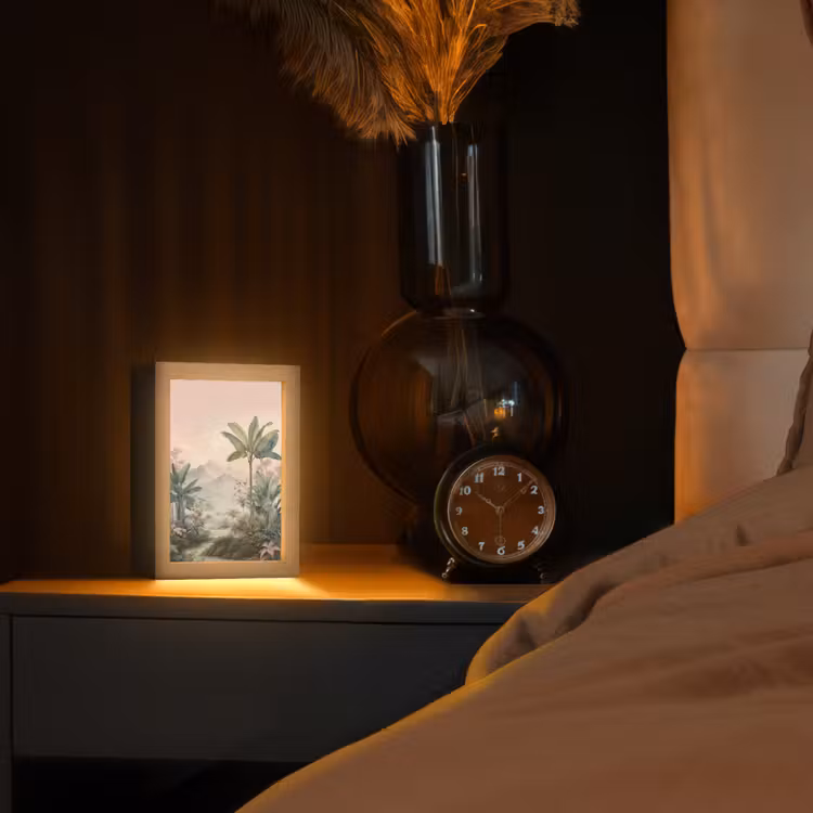 Tropisch landschap - palmbomen - Bloemen - Roze lucht Light Box met kabel (Tafellamp) klein -sfeer1