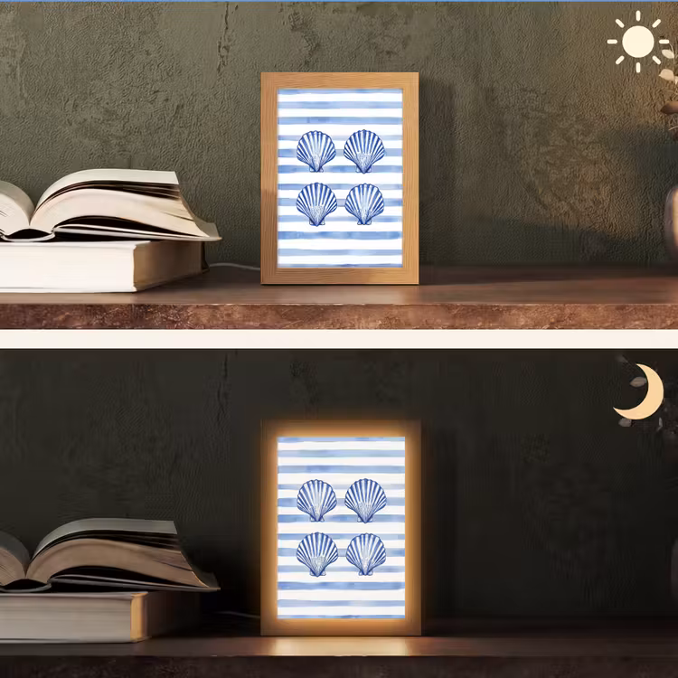 Vier schelpen - Blauw - Wit - Strepen Light Box met kabel (Tafellamp) klein -sfeer3