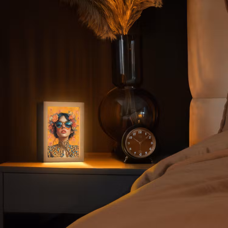Vrouw - Bloemen - Aesthetic - Oranje Light Box met kabel (Tafellamp) klein -sfeer1