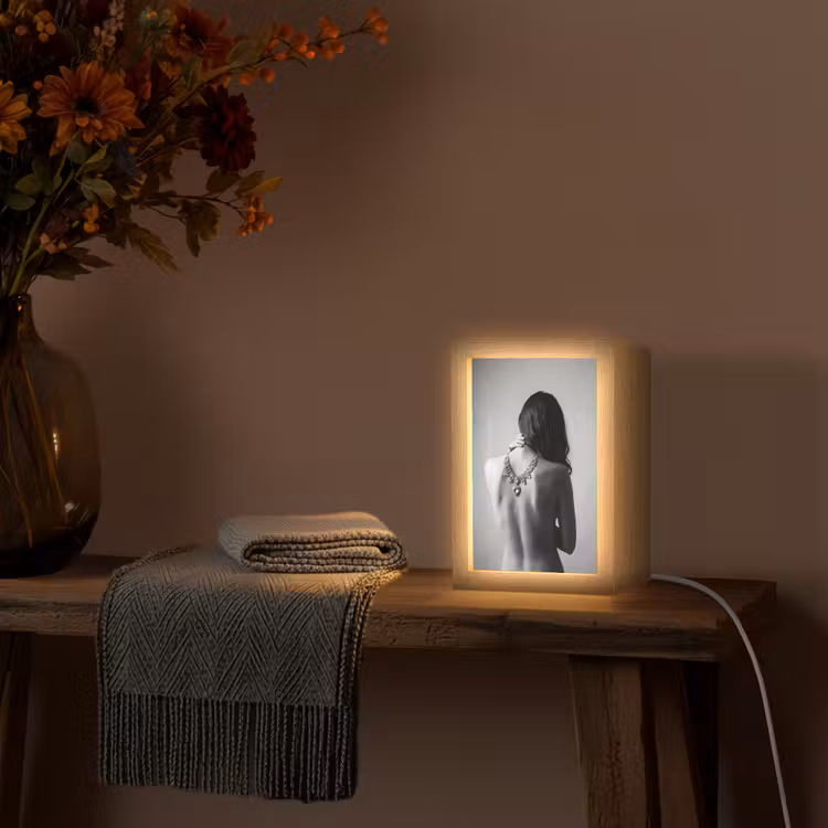 Vrouw - Ketting - Fashion - Zwart - Wit Light Box met kabel (Tafellamp) klein -sfeer4