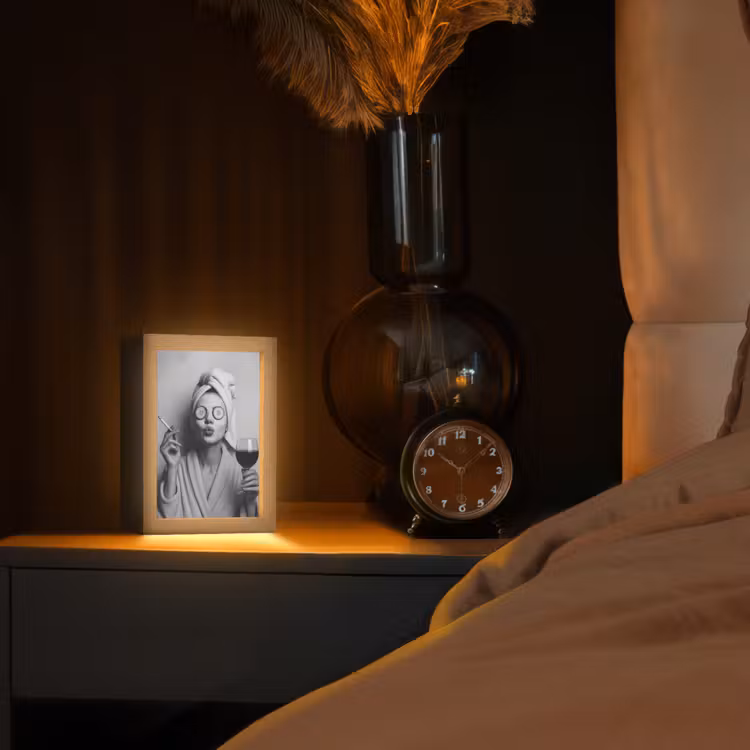 Vrouw - Masker - Wijn - Sigaret Light Box met kabel (Tafellamp) klein -sfeer1