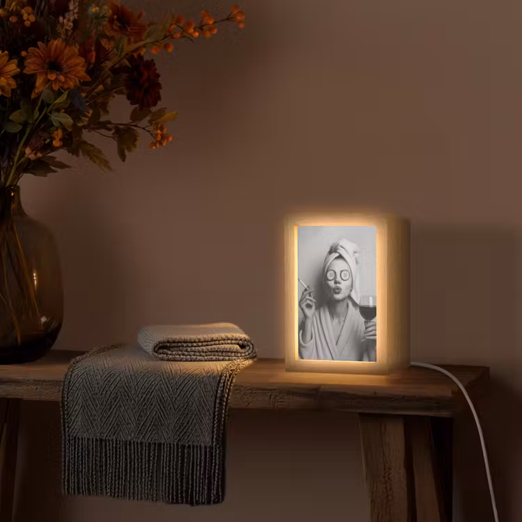 Vrouw - Masker - Wijn - Sigaret Light Box met kabel (Tafellamp) klein -sfeer4