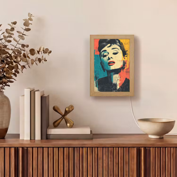 Vrouw - Rode lippen - Expressief - Grafisch Light Box met kabel (Tafellamp) klein -sfeer2