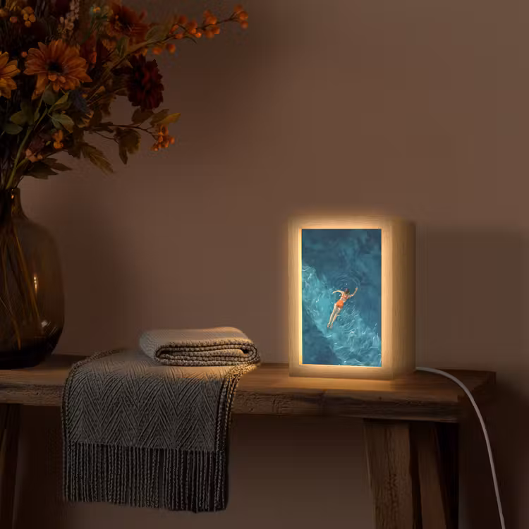 Vrouw - Water - Bikini - Oranje Light Box met kabel (Tafellamp) klein -sfeer4