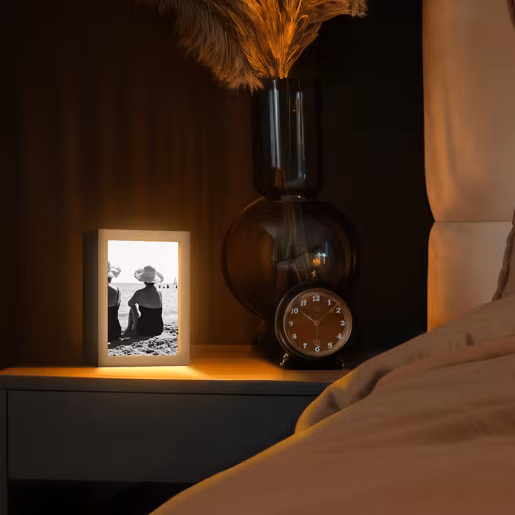 Vrouwen - Zonnehoed - Strand - Zwart - Wit Light Box met kabel (Tafellamp) klein -sfeer1