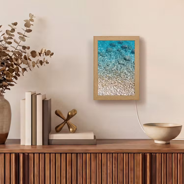 Water - Kiezels - Natuur - Levendig - Turkoois Light Box met kabel (Tafellamp) klein -sfeer2