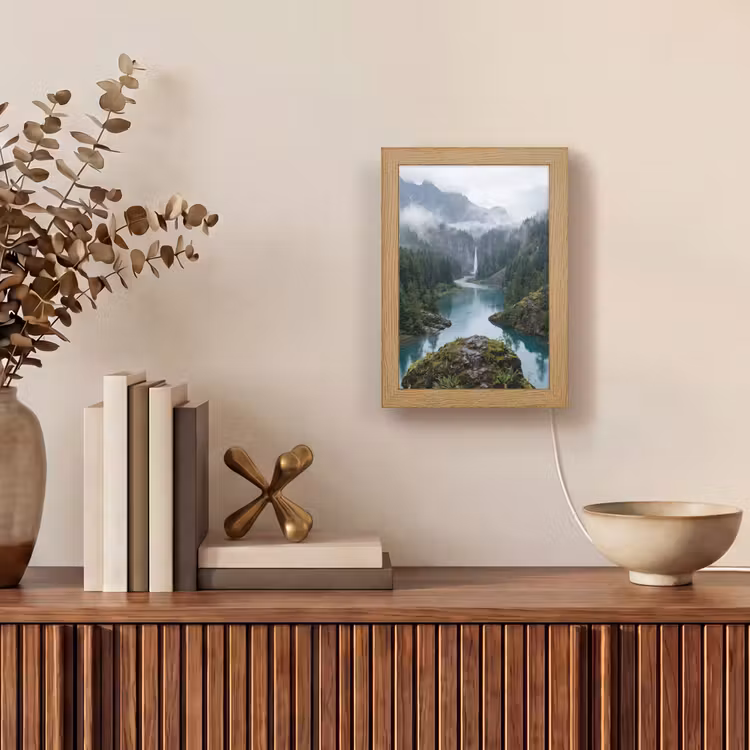 Waterval - Bomen - Bergen Light Box met kabel (Tafellamp) klein -sfeer2