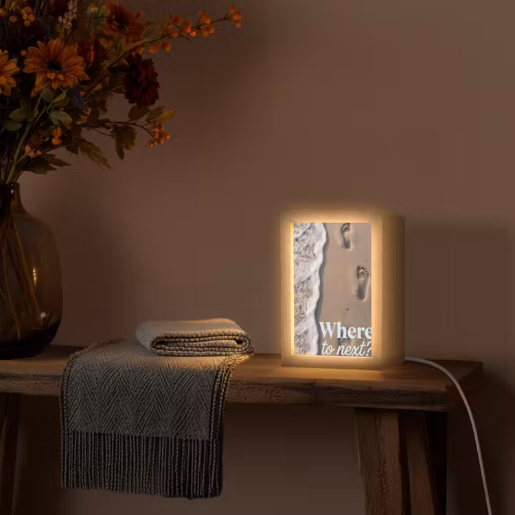 Where to next - Strand - Voetstappen Light Box met kabel (Tafellamp) klein -sfeer4