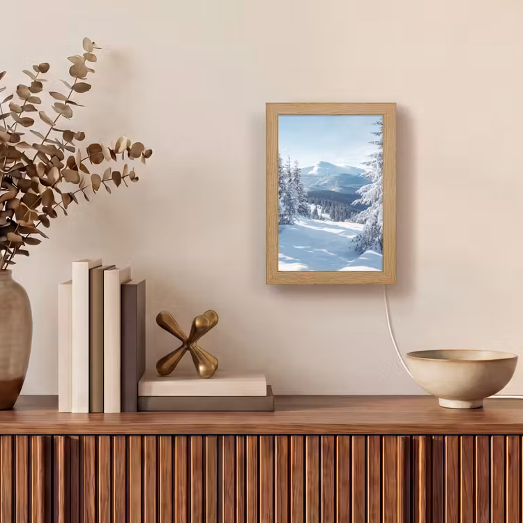 Winterlandschap - Natuur - Berg - Bomen - Sneeuw Light Box met kabel (Tafellamp) klein -sfeer2