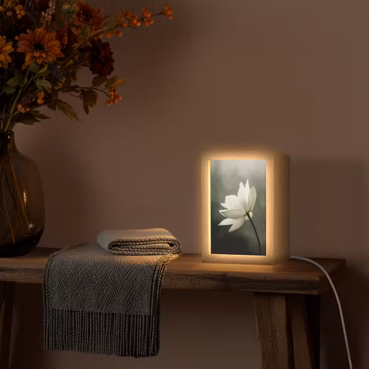 Wit - Lotus - Donker - Bloem Light Box met kabel (Tafellamp) klein -sfeer4