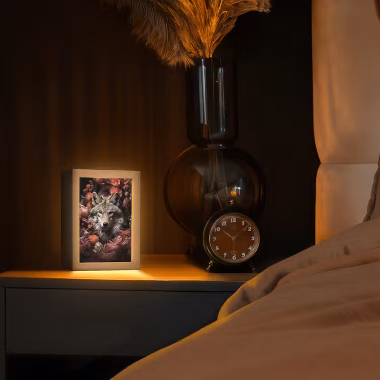 Wolf - Dier - Bloemen - Botanisch - Natuur - Fantasie Light Box met kabel (Tafellamp) klein -sfeer1