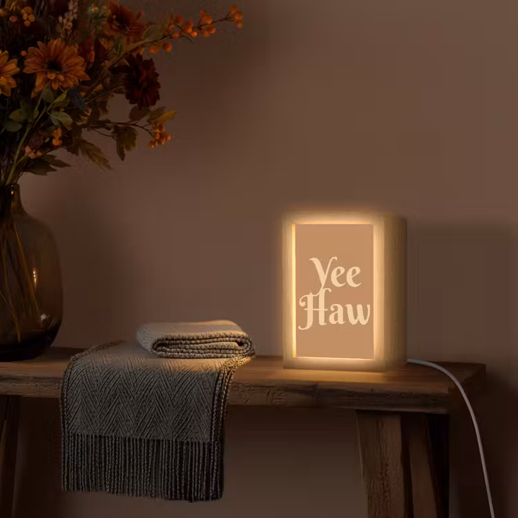 Yee haw - Bruin - Minimalistisch Light Box met kabel (Tafellamp) klein -sfeer4
