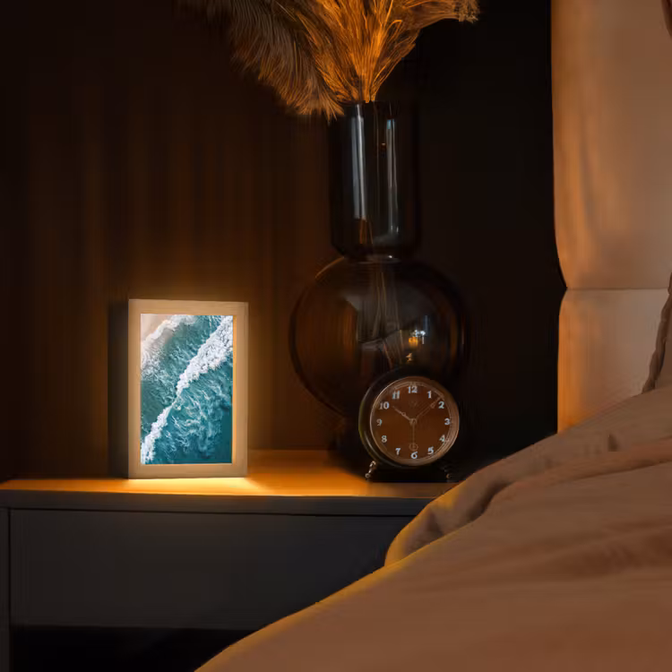 Zee - Strand - Golven - Natuur - Blauw Light Box met kabel (Tafellamp) klein -sfeer1