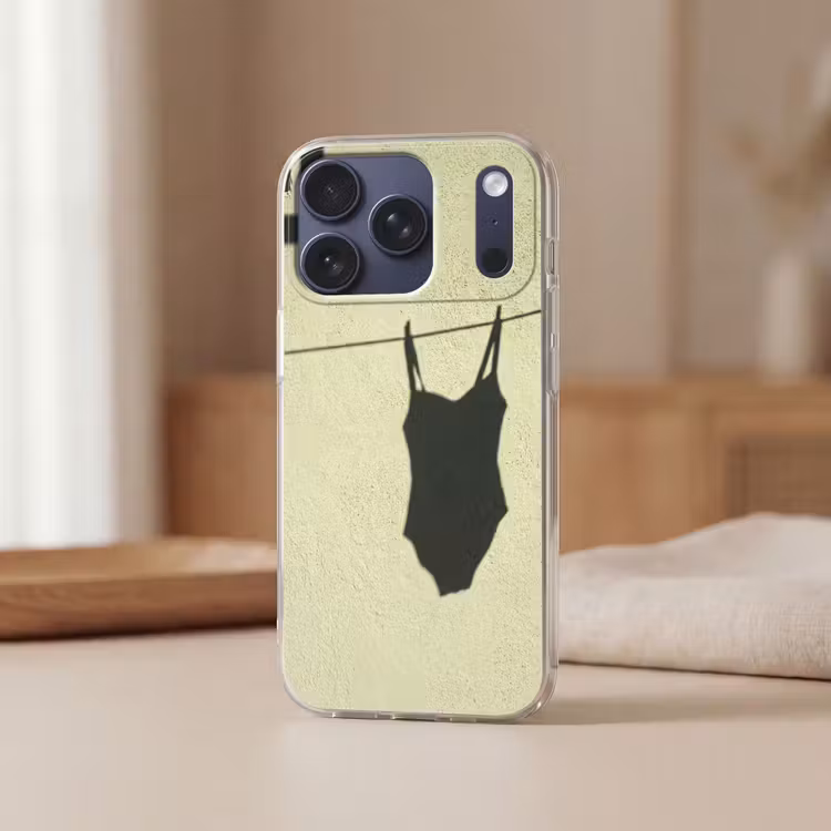 Badpak - Schaduw - Muur - Zomer - Minimalistisch Telefoonhoesje iPhone 17 Pro klein -sfeer2