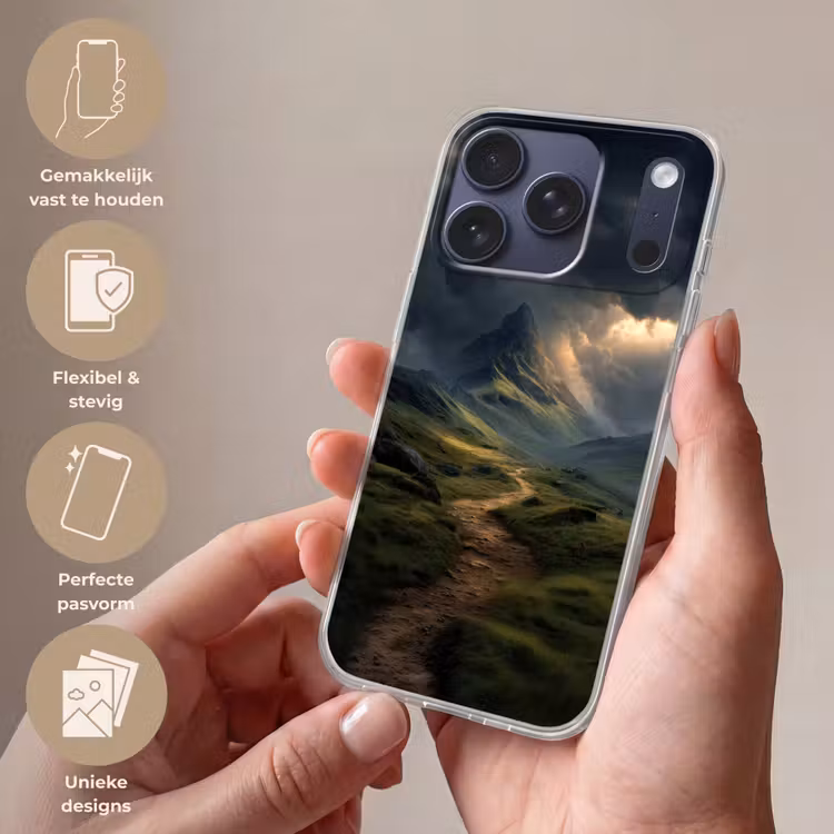 Bergen - Kronkelpad - Groen - Wolken Telefoonhoesje iPhone 17 Pro klein -sfeer3_NL
