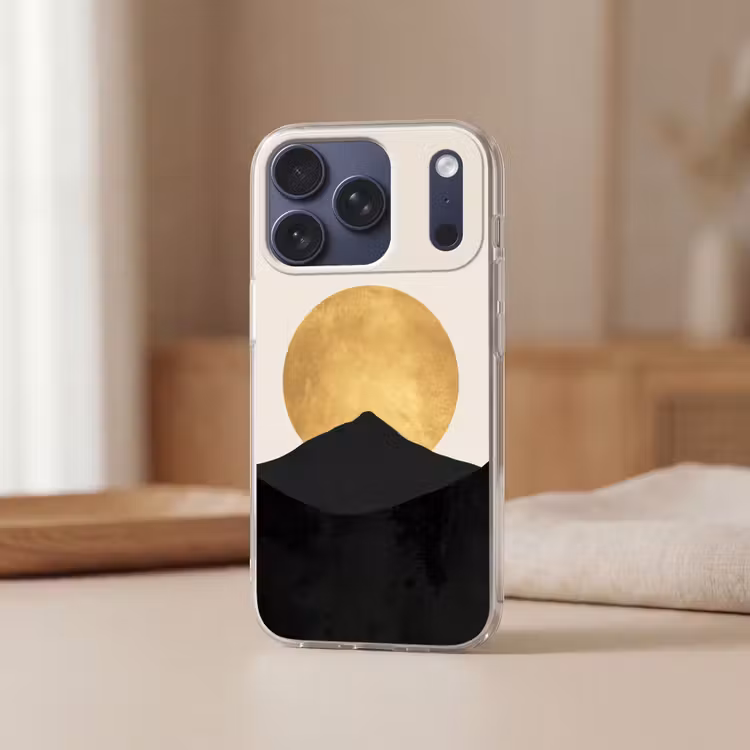 Bergsilhouetten - Gouden cirkel - Beige Telefoonhoesje iPhone 17 Pro klein -sfeer2