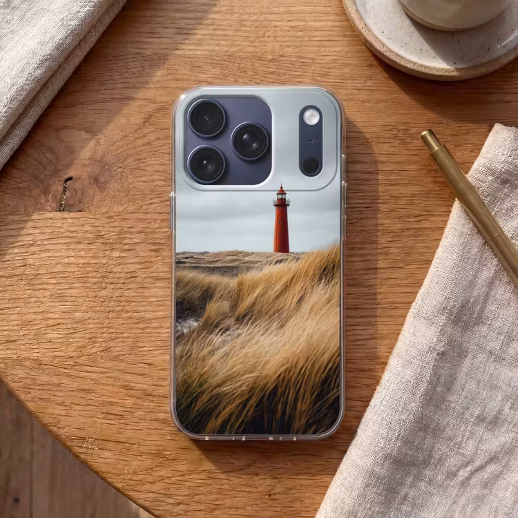 Duinen - Vuurtoren - Rood - Lucht Telefoonhoesje iPhone 17 Pro klein -sfeer1