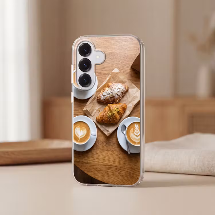 Eten - Croissant - Koffie - Ontbijt - Modern Telefoonhoesje Samsung Galaxy S26 klein -sfeer2