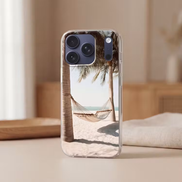 Hangmat - Palmbomen - Strand - Zee Telefoonhoesje iPhone 17 Pro klein -sfeer2
