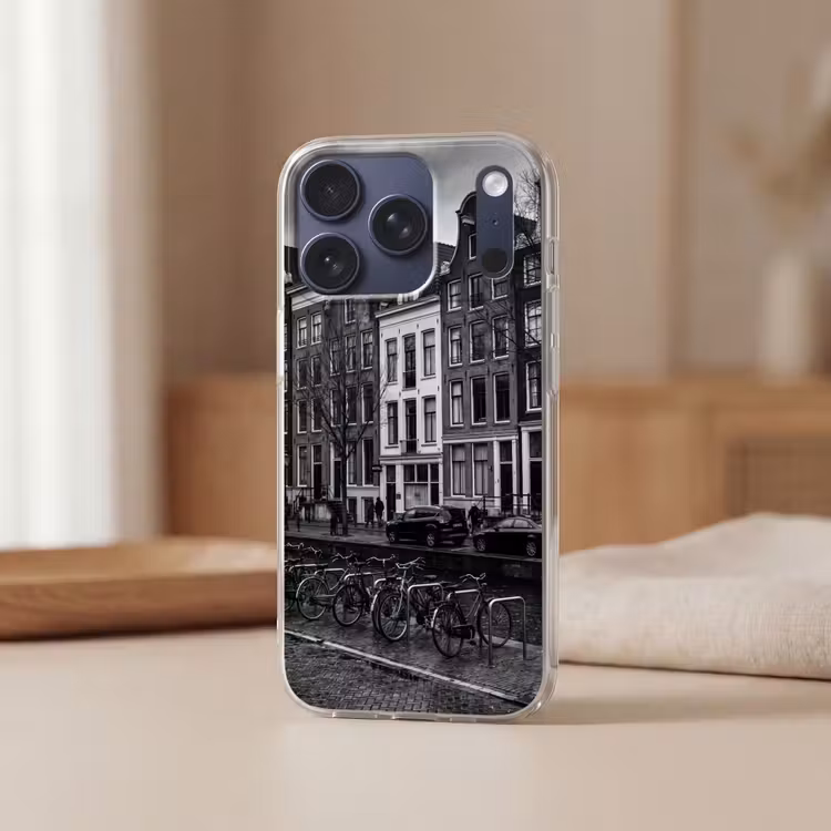 Huis - Gracht - Amsterdam - Architectuur - Zwart-wit Telefoonhoesje iPhone 17 Pro klein -sfeer2
