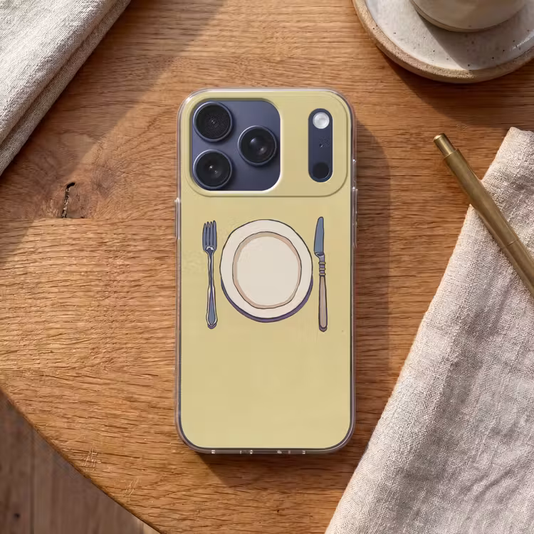 Illustratie - Bord - Bestek - Beige Telefoonhoesje iPhone 17 Pro klein -sfeer1