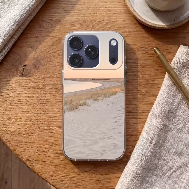Kustlijn - Horizon - Hek Telefoonhoesje iPhone 17 Pro klein -sfeer1