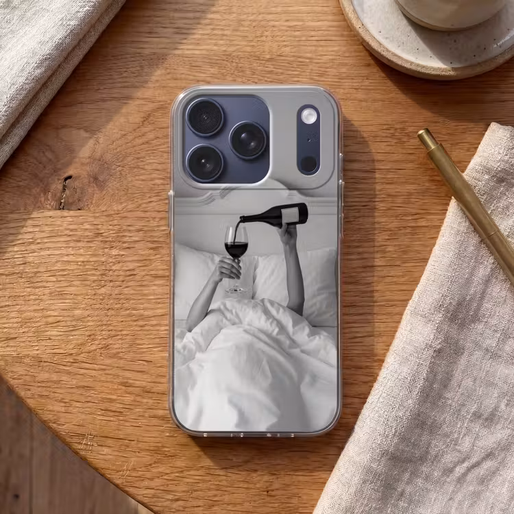Lakens - Armen - Wijn - Glas Telefoonhoesje iPhone 17 Pro klein -sfeer1