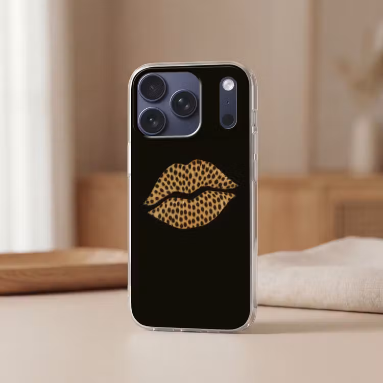 lip - Zwart - Panterprint Telefoonhoesje iPhone 17 Pro klein -sfeer2