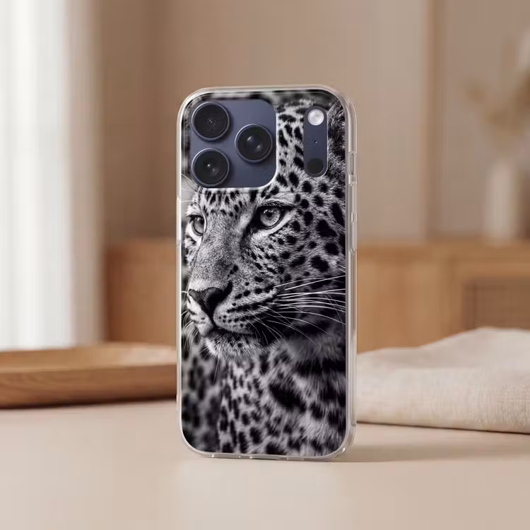 Luipaard - Zwart - Wit - Oog Telefoonhoesje iPhone 17 Pro klein -sfeer2