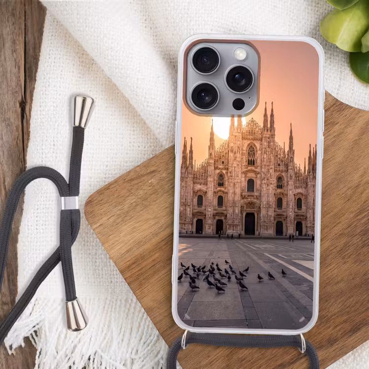Architectuur - Milaan - Plein - Zonsopgang - Oranje Hoesje iPhone 16 Pro Max met koord klein -sfeer4