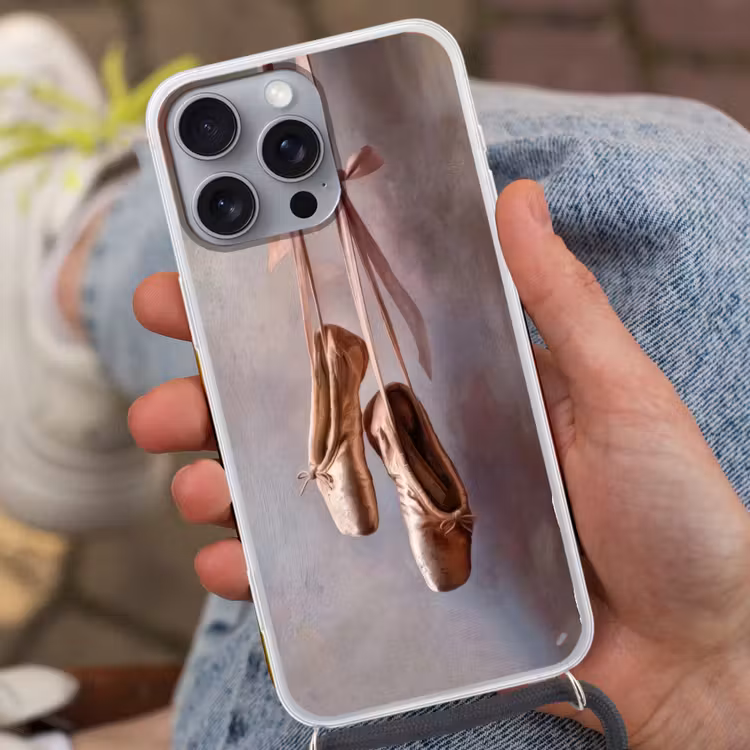 Balletschoenen - Satijn - Aardetinten Hoesje iPhone 16 Pro Max met koord klein -sfeer3
