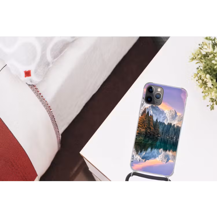 shutterstock-1459051037 Hoesje iPhone 12 Pro met koord klein -kamer