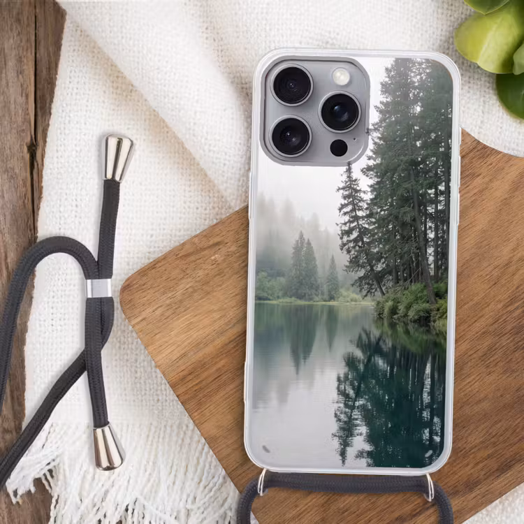 Bergen - Meer - Bos Hoesje iPhone 16 Pro Max met koord klein -sfeer4