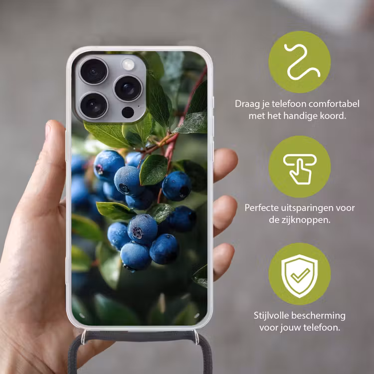 Blauwe bessen - Dauwdruppels - Natuurlijk licht Hoesje iPhone 16 Pro Max met koord klein -sfeer2_NL