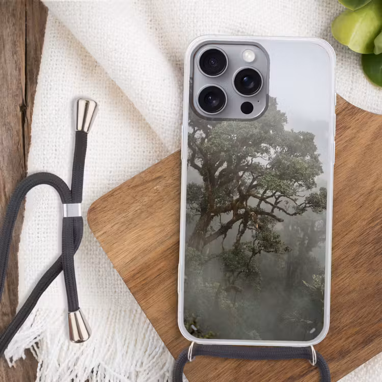 Boom - Mistig - Bos - Groen - Natuur Hoesje iPhone 16 Pro Max met koord klein -sfeer4