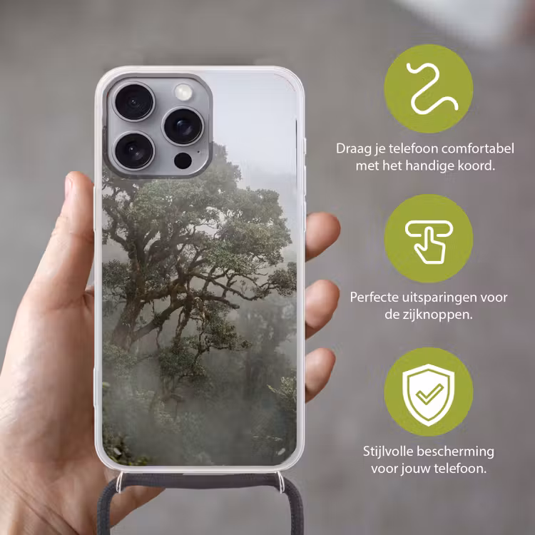 Boom - Mistig - Bos - Groen - Natuur Hoesje iPhone 16 Pro Max met koord klein -sfeer2_NL