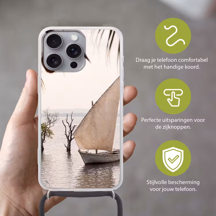 Boot - Zeil - Water - Tropisch - Natuur Hoesje iPhone 16 Pro Max met koord klein -sfeer2_NL