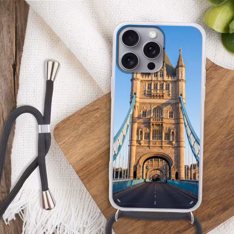 Brug - Toren - Architectuur - Klassiek - Blauw Hoesje iPhone 16 Pro Max met koord klein -sfeer4