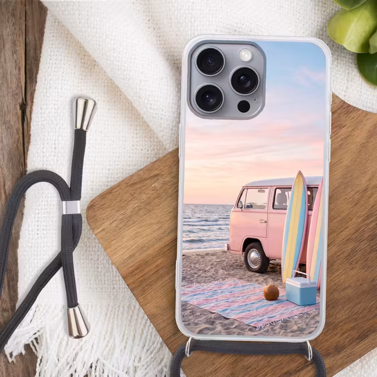 Busje - Strand - Surfplank - Zomer - Roze Hoesje iPhone 16 Pro Max met koord klein -sfeer4